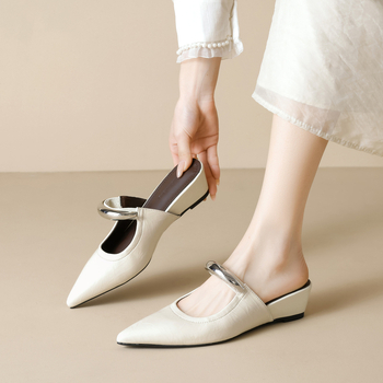 Dámske mules s ostrým nosom, retro štýl, vrchná časť: Super fiber, podrážka: guma, vnútorný materiál: PU