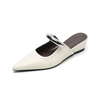 Dámske mules s ostrým nosom, retro štýl, vrchná časť: Super fiber, podrážka: guma, vnútorný materiál: PU