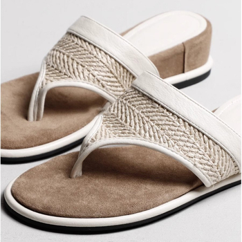 Naiste herringbone-mustriga õmblatud sandaalid, klõps, lame kanna, kummist talla, ülaosa Super Fiber – randade jaoks