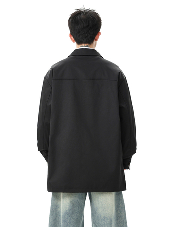 Pánsky kabát s reversom, zipsovým zapínaním, tkanina imitácie bavlneného twillu, podšívka z polyesteru, voľný strih, stredná dĺžka, jar–jeseň 2025