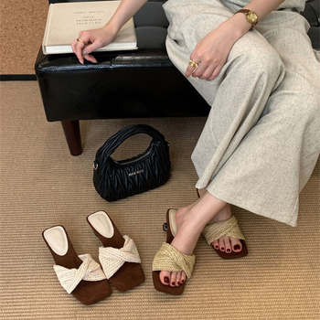 Klinilised sandaalid ühe rihmaga, avatud varvas, ruudukujuline varvas, Korea stiilis • pealne/sisemine: Super Fiber • tald PU • suvi 2025