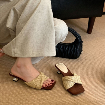 Klinilised sandaalid ühe rihmaga, avatud varvas, ruudukujuline varvas, Korea stiilis • pealne/sisemine: Super Fiber • tald PU • suvi 2025