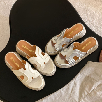 Naiste õmblusalused sandaalid — ülemine materjal: Super Fiber; sisematerjal: kunstnahk; talla: kumm; varba kuju: ümmargune