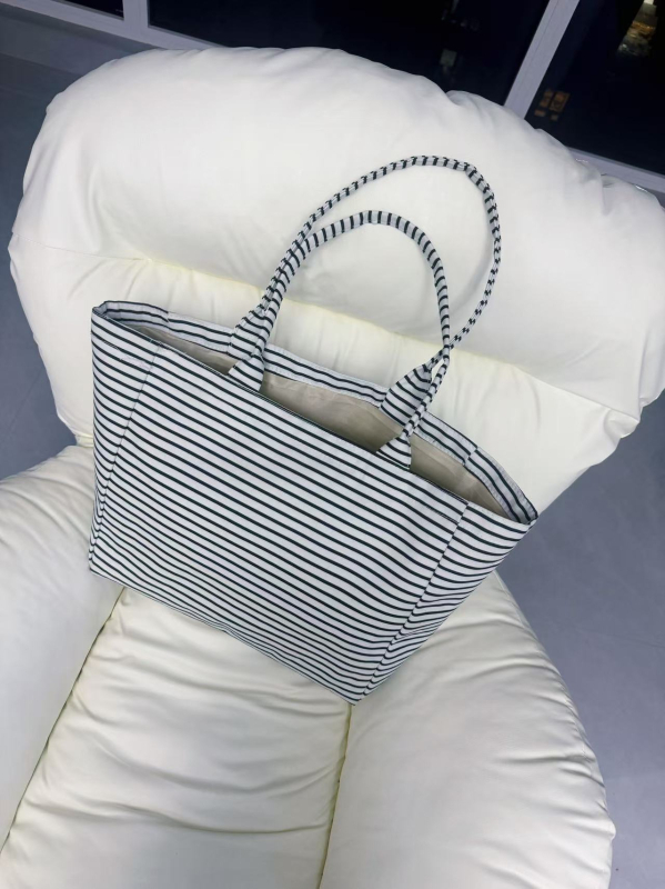 Geantă tote din pânză, în dung iuri în stil coreean, deschidere deschisă în partea de sus, formă orizontală pătrată, buzunar laminat interior cu fermoar, curele duble