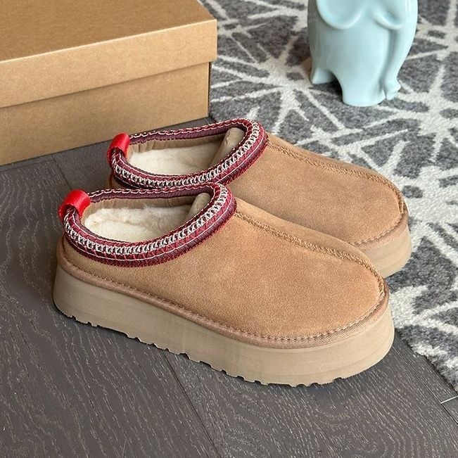 Naistele talvesaapad kunstliku karusnahaga pealiskihiga, paksu tallaga, ümmarguse varbaotsaga