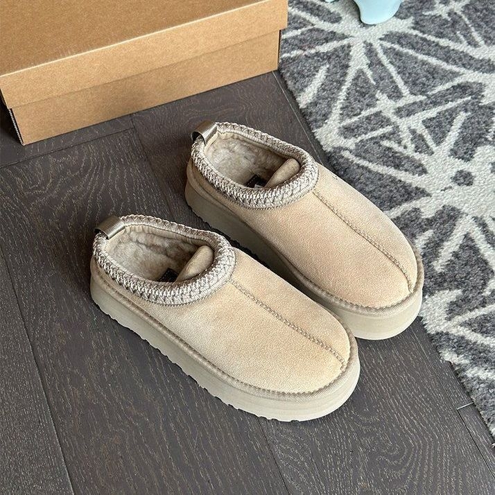 Naistele talvesaapad kunstliku karusnahaga pealiskihiga, paksu tallaga, ümmarguse varbaotsaga