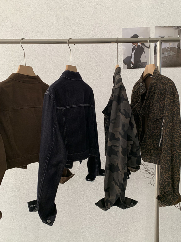 Női laza fazonú farmerdzseki álló gallérral, hosszú ujjú, rövid szabás, kétgombos zárás, 95% pamut, őszi 2025, retro stílus