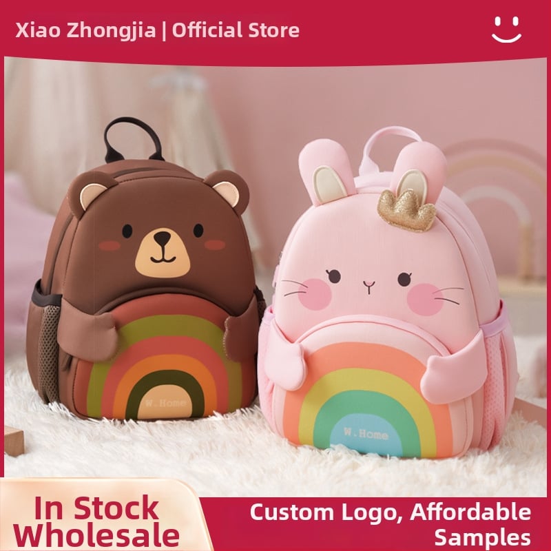 Lapse koolikott, hingav, ülilahe ja antibakteriaalne, loomamustriga; materjal: diving cloth; kandmise süsteem: õhu padja rihmad