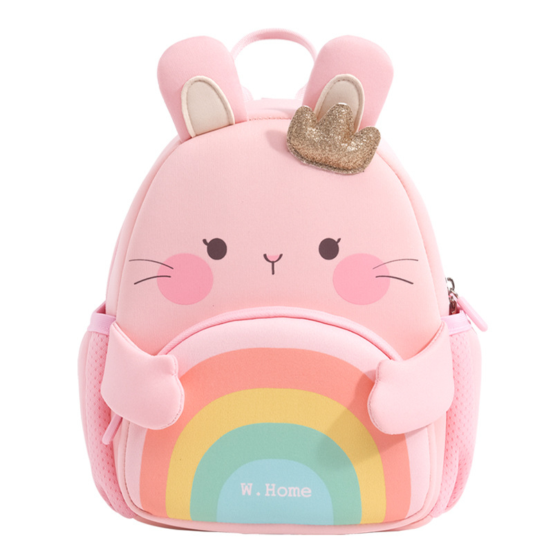 Lapse koolikott, hingav, ülilahe ja antibakteriaalne, loomamustriga; materjal: diving cloth; kandmise süsteem: õhu padja rihmad