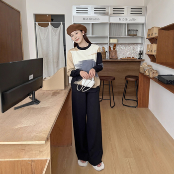 Дамски плетен двучастен комплект с панталони: елегантен ежедневен костюм, модално плетиво, Core Yarn, колажно-шевни детайли, зима 2025