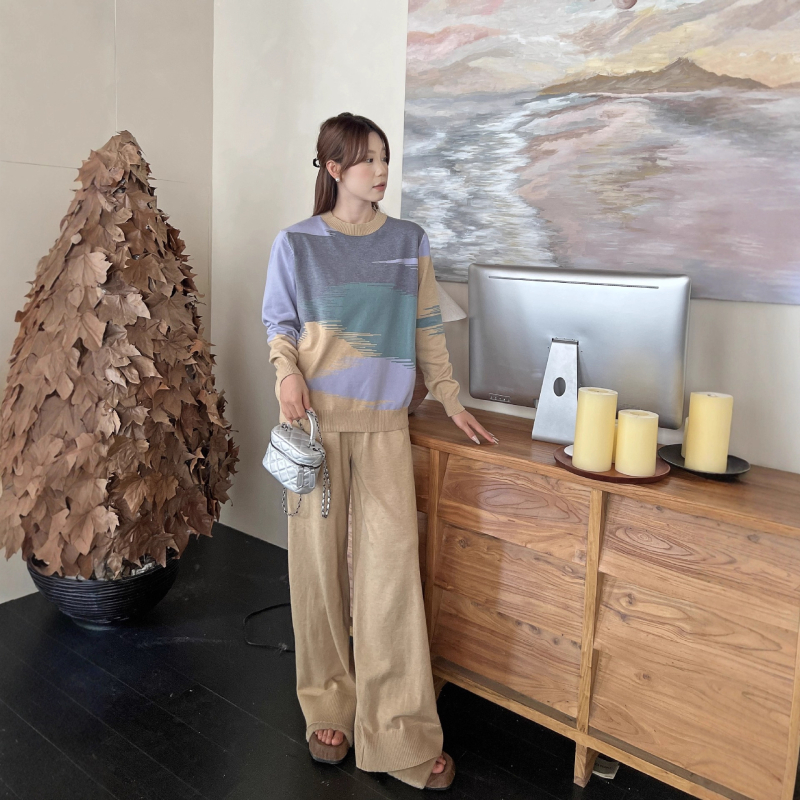 Дамски плетен двучастен комплект с панталони: елегантен ежедневен костюм, модално плетиво, Core Yarn, колажно-шевни детайли, зима 2025