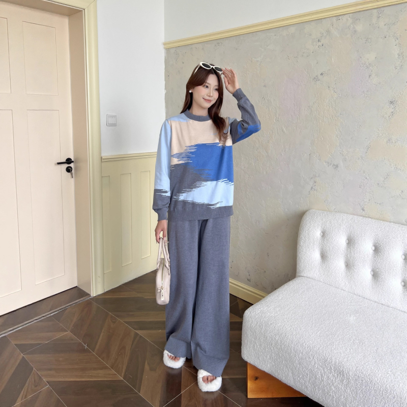 Дамски плетен двучастен комплект с панталони: елегантен ежедневен костюм, модално плетиво, Core Yarn, колажно-шевни детайли, зима 2025