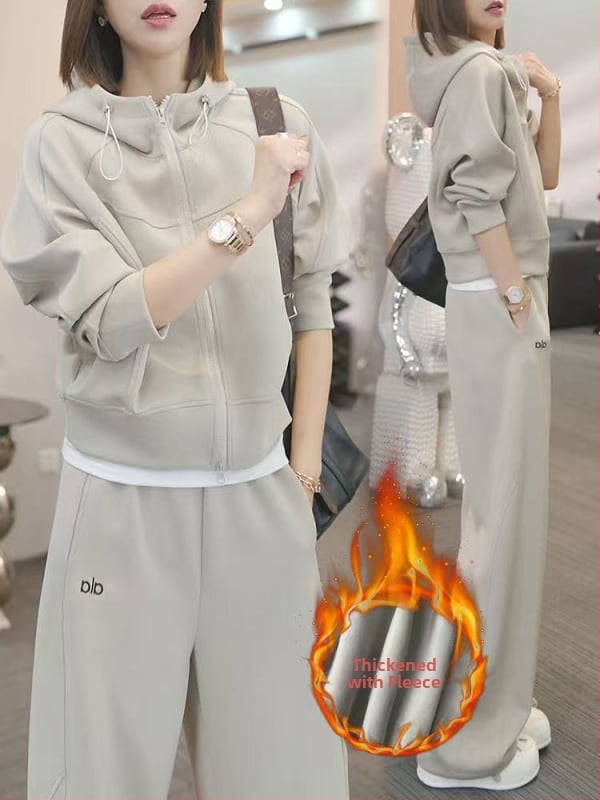 Дамски двучастков спортно-елегантен комплект: суитшърт топ и широки панталони, памук-еластанова смес (50–70% памук, <30% еластан), есен 2025