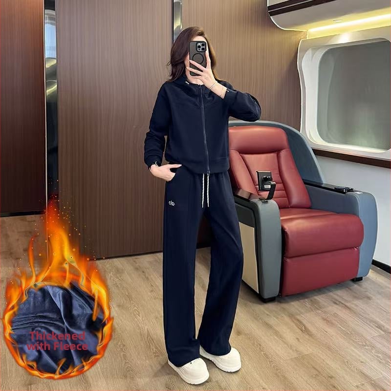 Дамски двучастков спортно-елегантен комплект: суитшърт топ и широки панталони, памук-еластанова смес (50–70% памук, <30% еластан), есен 2025