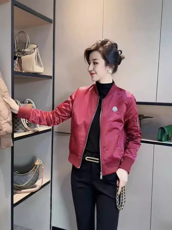 Moterų satino švarkas su stačiakakle – siauras kirpimas, užtrauktukas, nailonas/poliesterio mišinys