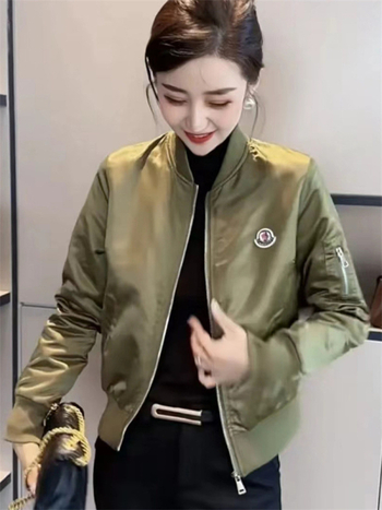 Moterų satino švarkas su stačiakakle – siauras kirpimas, užtrauktukas, nailonas/poliesterio mišinys