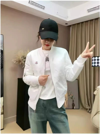 Moterų satino švarkas su stačiakakle – siauras kirpimas, užtrauktukas, nailonas/poliesterio mišinys