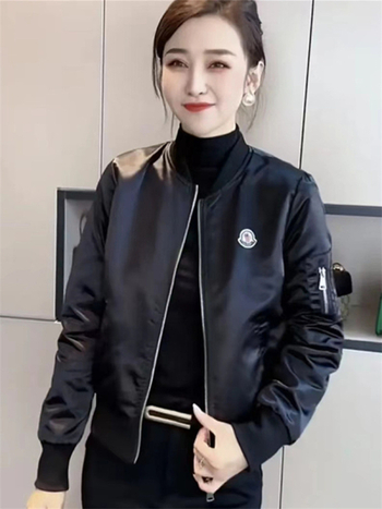 Moterų satino švarkas su stačiakakle – siauras kirpimas, užtrauktukas, nailonas/poliesterio mišinys