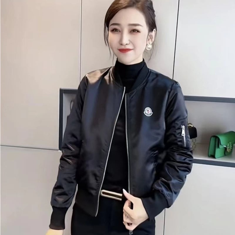 Moterų satino švarkas su stačiakakle – siauras kirpimas, užtrauktukas, nailonas/poliesterio mišinys