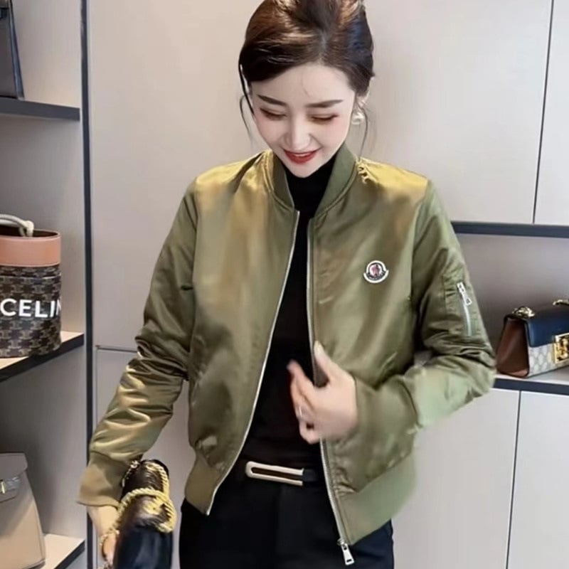 Moterų satino švarkas su stačiakakle – siauras kirpimas, užtrauktukas, nailonas/poliesterio mišinys