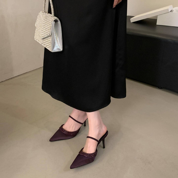 Női szatén szandál keskeny orrú, gumitalp, belső Super Fiber, 2024 tél