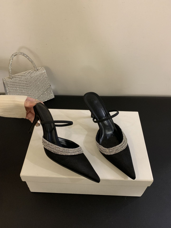 Női szatén szandál keskeny orrú, gumitalp, belső Super Fiber, 2024 tél