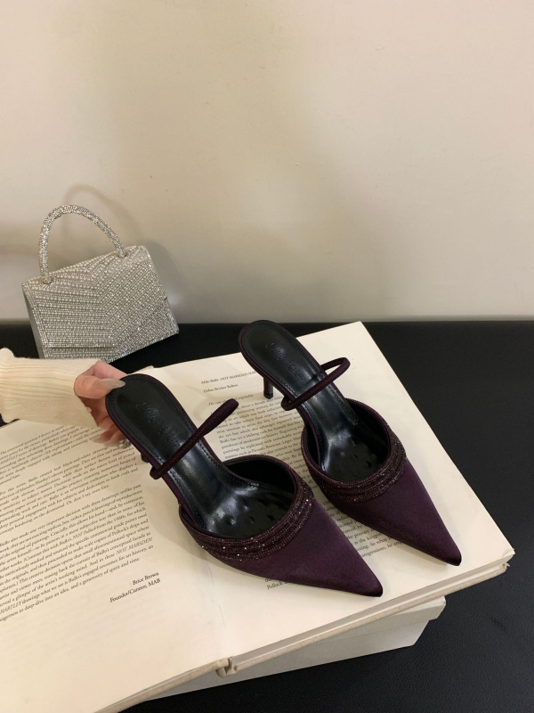 Női szatén szandál keskeny orrú, gumitalp, belső Super Fiber, 2024 tél