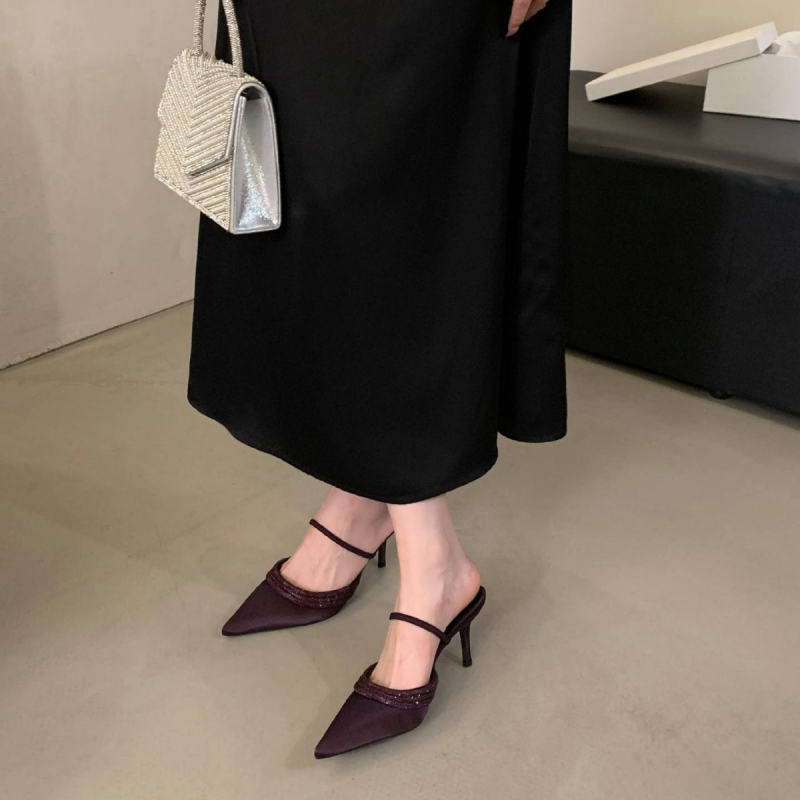 Női szatén szandál keskeny orrú, gumitalp, belső Super Fiber, 2024 tél