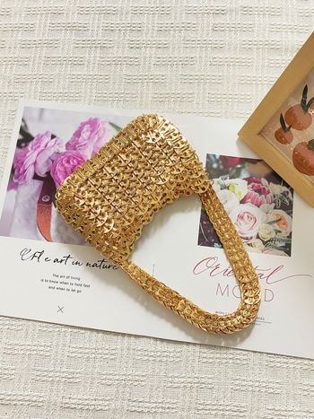 Shanggu Geantă de umăr în stil street, din metal, țesută, formă de pernă, cu paiete, compartimente interne pentru telefon și documente, vară 2025