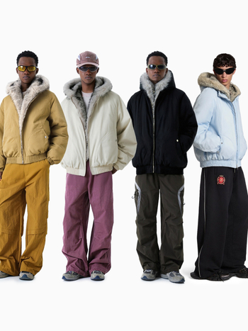 Pánska bunda s stojacím golierom, zips, polyesterová výplň, 3D kapsy, zimná sezóna 2025