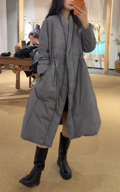 Kongmi dlhý dámsky pérový kabát v literárno-retrom štýle, A-strih, nylonový materiál, 86–90% peria, 101–200 g výplň, bez goliera, Zima 2024