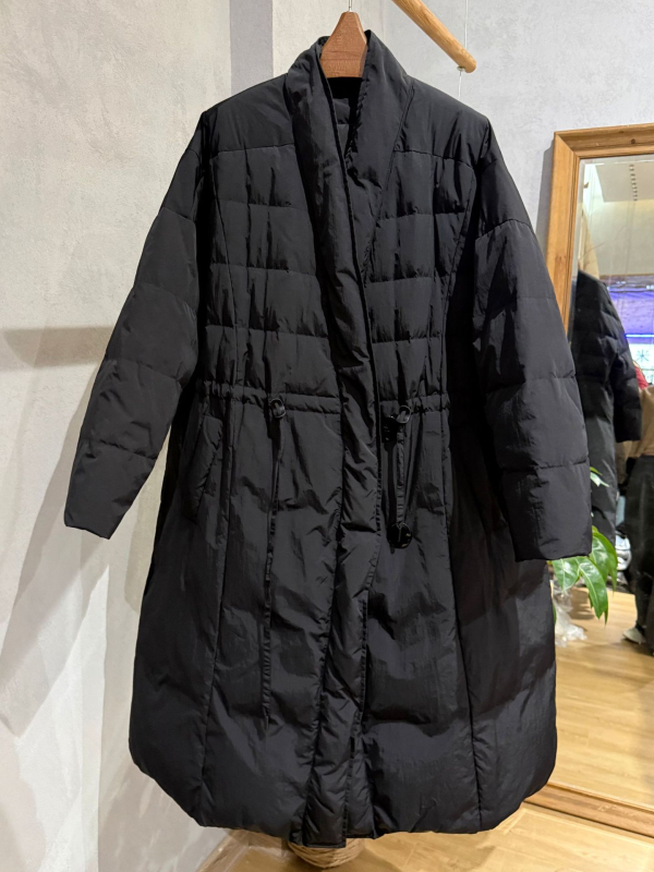 Kongmi dlhý dámsky pérový kabát v literárno-retrom štýle, A-strih, nylonový materiál, 86–90% peria, 101–200 g výplň, bez goliera, Zima 2024