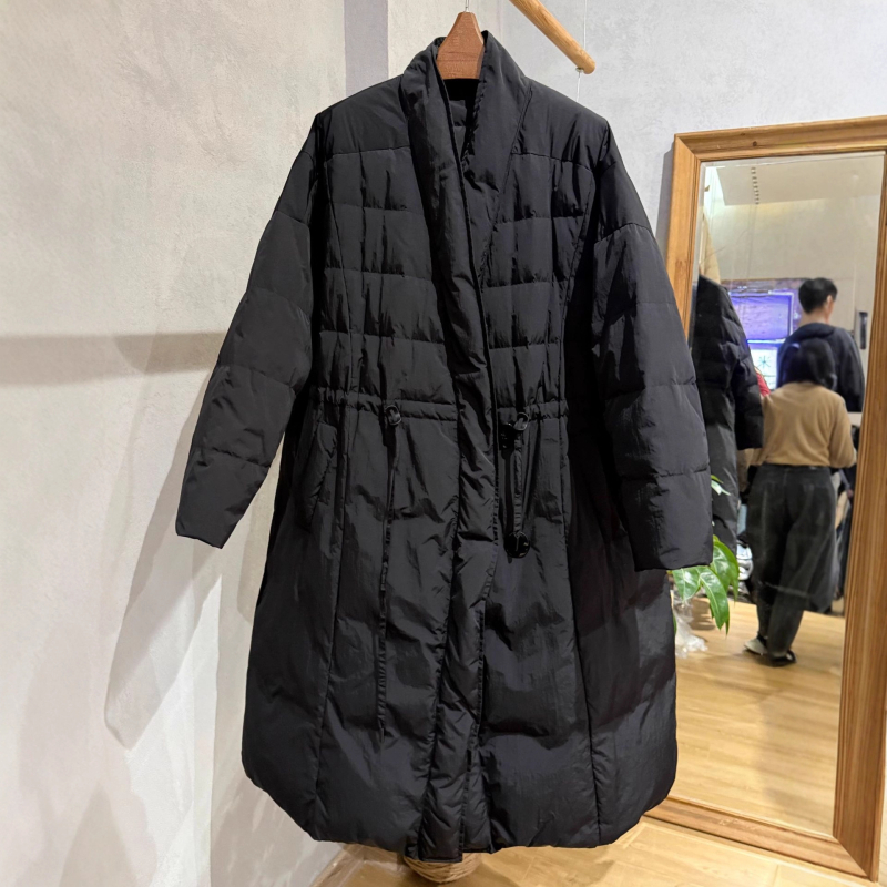 Kongmi dlhý dámsky pérový kabát v literárno-retrom štýle, A-strih, nylonový materiál, 86–90% peria, 101–200 g výplň, bez goliera, Zima 2024