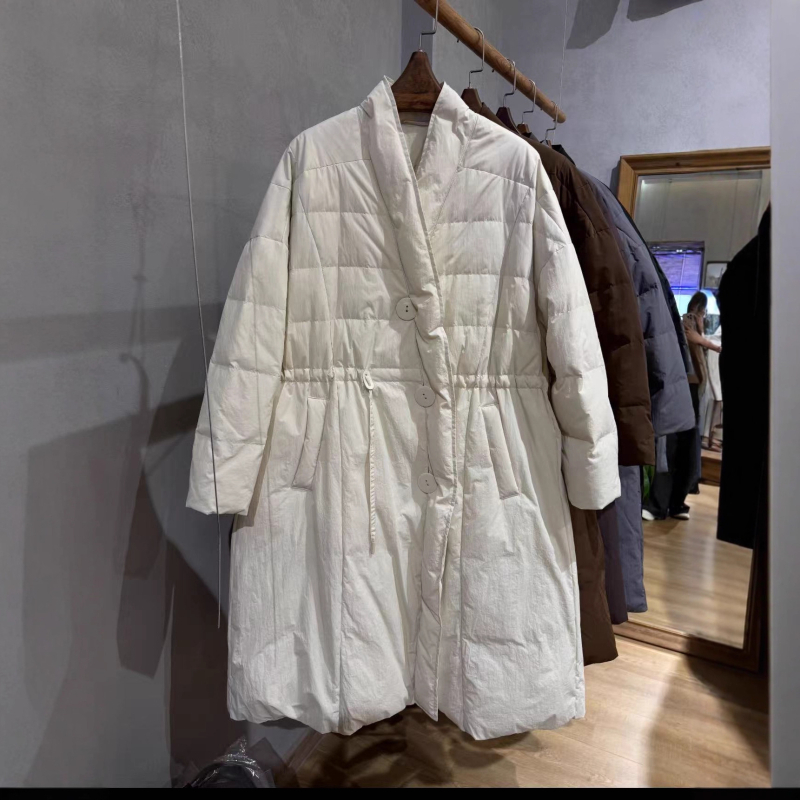 Kongmi dlhý dámsky pérový kabát v literárno-retrom štýle, A-strih, nylonový materiál, 86–90% peria, 101–200 g výplň, bez goliera, Zima 2024