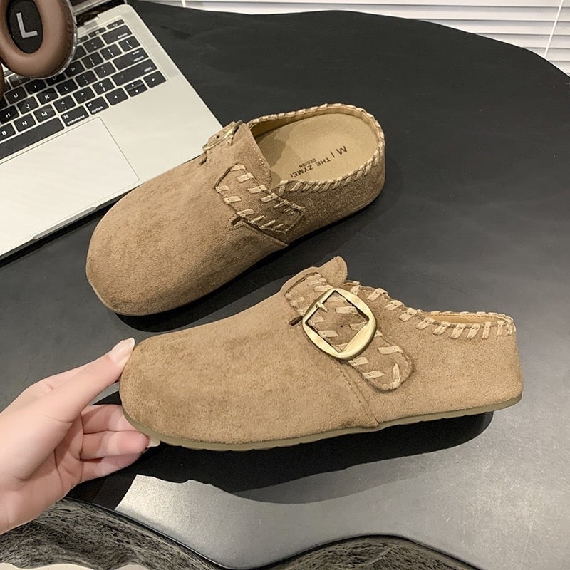 Női Birkenstock-stílusú slip-on vastag talppal, zárt orral, flanel felsőrész, belső műszőrme, gumitalp.