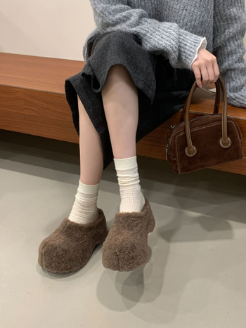 Birkenstock inspirirane papuče s plišanim gornjim dijelom i umjetnim krznom iznutra (Baotou prst; Ulični stil; Unutrašnjost: umjetno krzno; Zimska kolekcija 2025)