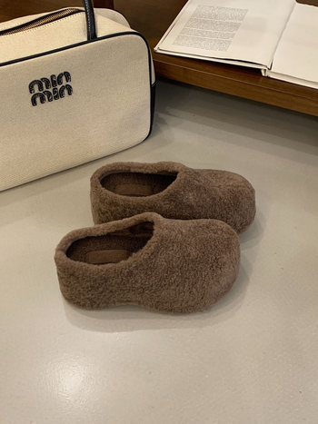 Birkenstock inspirirane papuče s plišanim gornjim dijelom i umjetnim krznom iznutra (Baotou prst; Ulični stil; Unutrašnjost: umjetno krzno; Zimska kolekcija 2025)