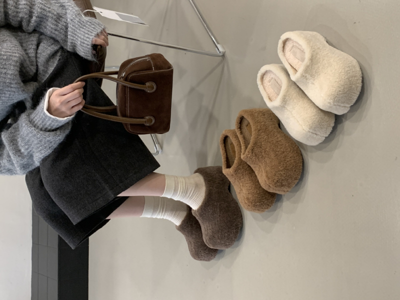 Birkenstock inspirirane papuče s plišanim gornjim dijelom i umjetnim krznom iznutra (Baotou prst; Ulični stil; Unutrašnjost: umjetno krzno; Zimska kolekcija 2025)