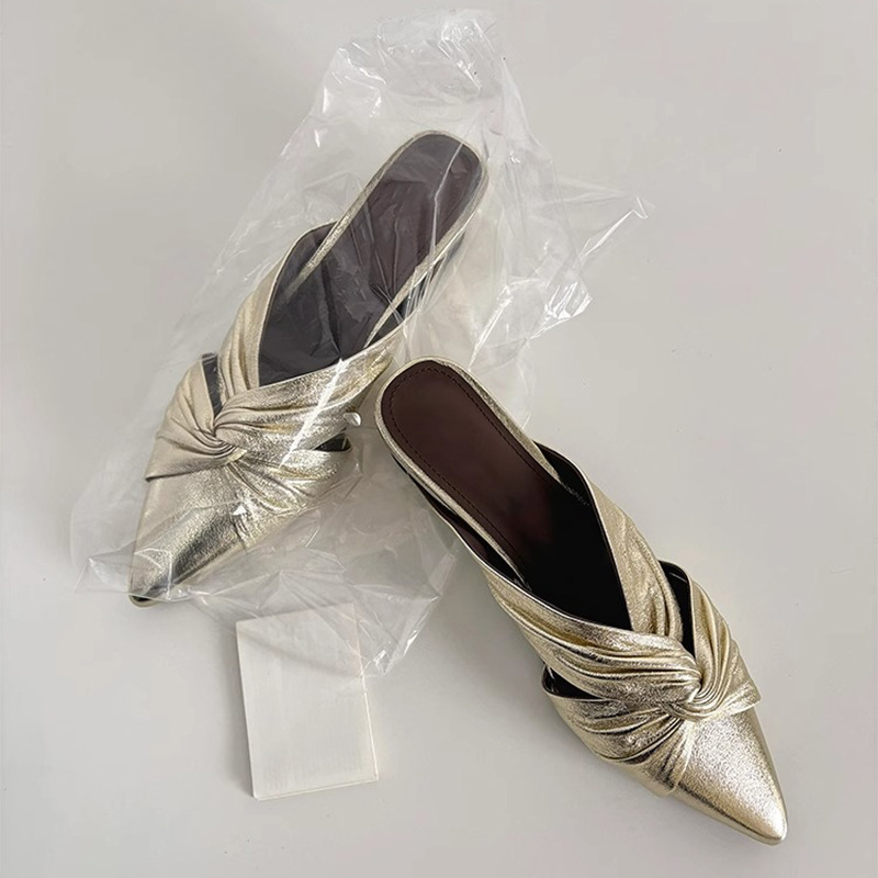 Női báránybőr felsőrészű slip-on mule, hegyes orrú, PU talp, belső magasság-növelés
