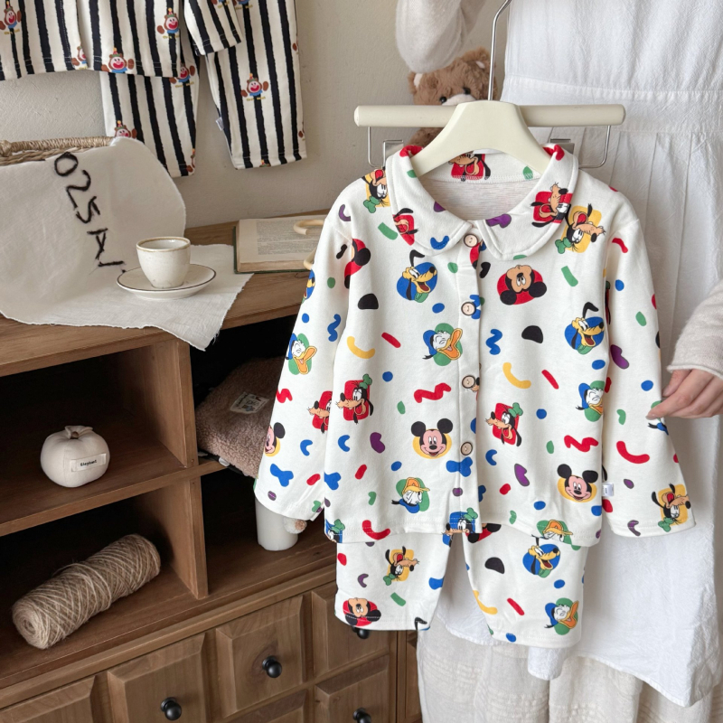 Kétrészes gyerek pizsama szett Koreai stílusban, 3–8 éveseknek, poliészter 93,1%, minták: cartoon/ állatok/ kockás, téli, tavaszi és őszi viseletre