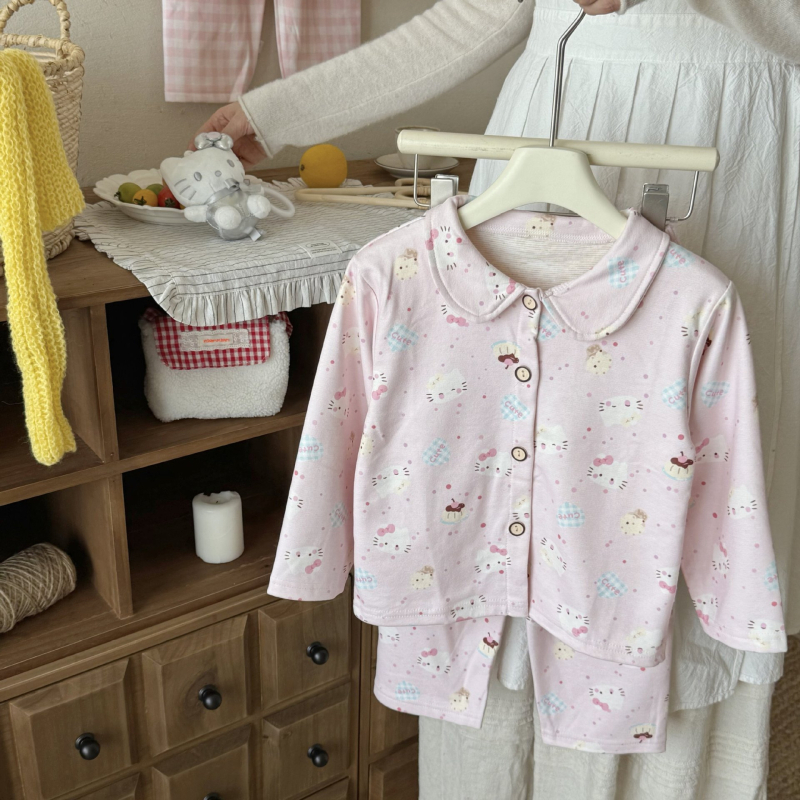 Kétrészes gyerek pizsama szett Koreai stílusban, 3–8 éveseknek, poliészter 93,1%, minták: cartoon/ állatok/ kockás, téli, tavaszi és őszi viseletre