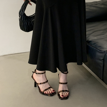 Sieviešu sandales ar kvadrātveida purnu, siksna ar vienu sprādzi, 6–8 cm augstas papēžos, PU augšpuse, gumijas zole