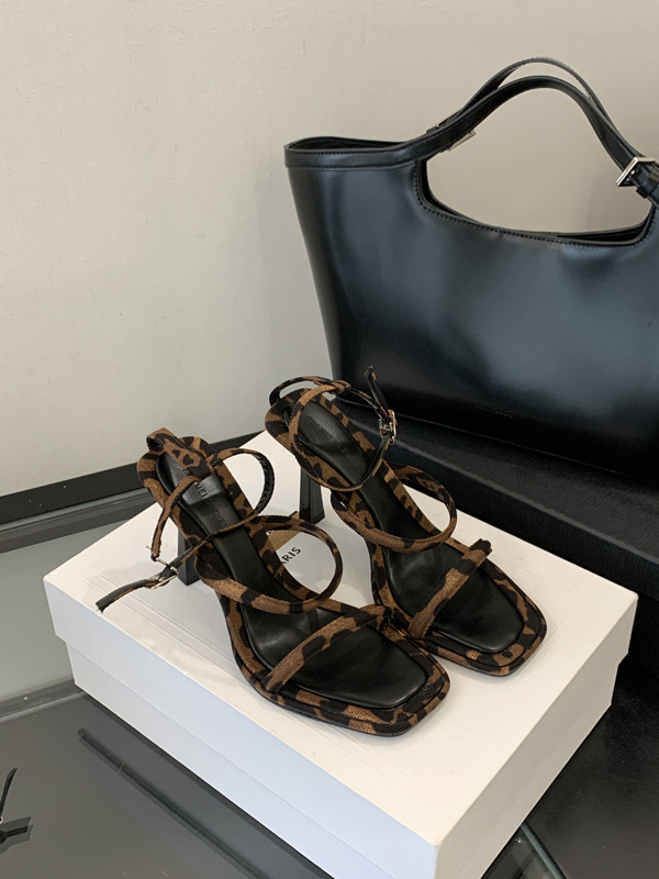 Sieviešu sandales ar kvadrātveida purnu, siksna ar vienu sprādzi, 6–8 cm augstas papēžos, PU augšpuse, gumijas zole