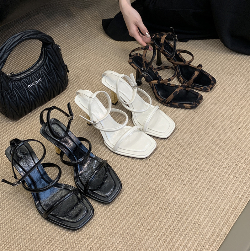 Sieviešu sandales ar kvadrātveida purnu, siksna ar vienu sprādzi, 6–8 cm augstas papēžos, PU augšpuse, gumijas zole