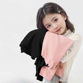 Vaikų terminis bazinis marškinėlis mergaitėms su raukšlėmis kraštuose ir aukštu kaklu, 95% poliesteris, minkšta apdaila, pavasario ir rudens sezonui, amžius 3–8 metų.