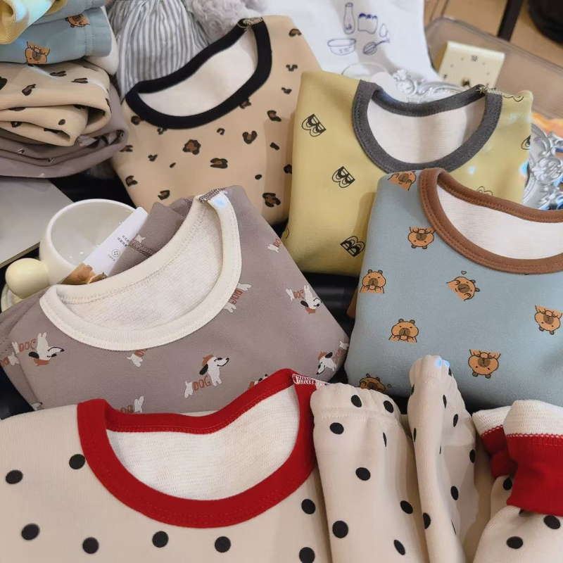 Gyerekek melegítő alsó-felső készlet, vastag műszálkeverék, antibakteriális, nedvességelvezető, hosszú ujjú, kerek nyakú, koreai stílusú osztott dizájn, 3–8 éveseknek, tél