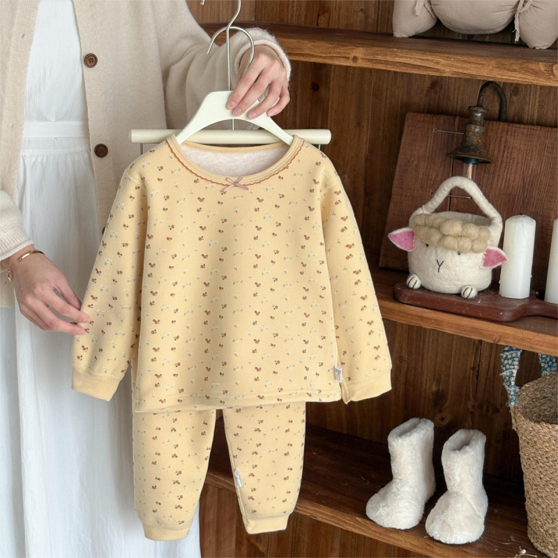 Gyerekek melegítő alsó-felső készlet, vastag műszálkeverék, antibakteriális, nedvességelvezető, hosszú ujjú, kerek nyakú, koreai stílusú osztott dizájn, 3–8 éveseknek, tél