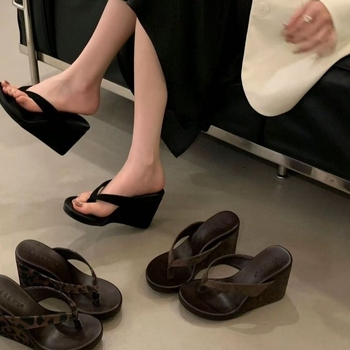 Naiste libisemiskindlad paksu tallaga platvorm-sandaalid ümmarguse varba, pealmine kiht super-fiber, kummist tallap, lihtne stiil, 2025 kevad