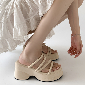 Ühe rihmaga sandaal, PU ülaosa, klinn-tallaga ja ümmarguse varbaga — Kevad 2025