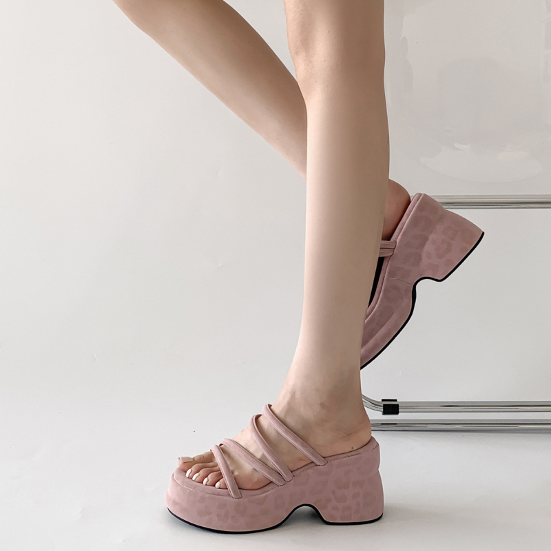 Ühe rihmaga sandaal, PU ülaosa, klinn-tallaga ja ümmarguse varbaga — Kevad 2025